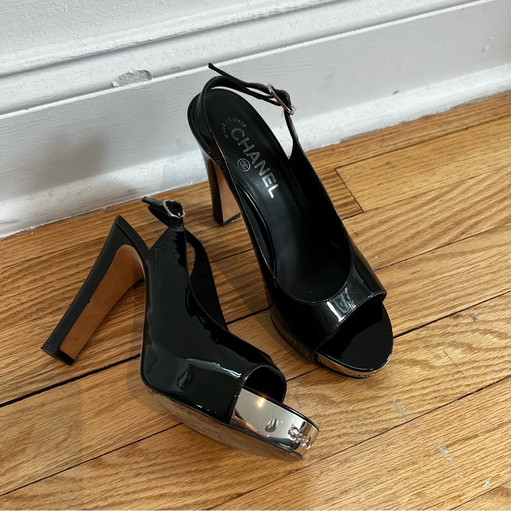 CHANEL PUMPS (EUC)